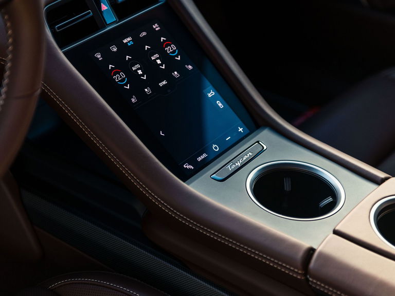 Porsche Taycan Turbo S Cross Turismo