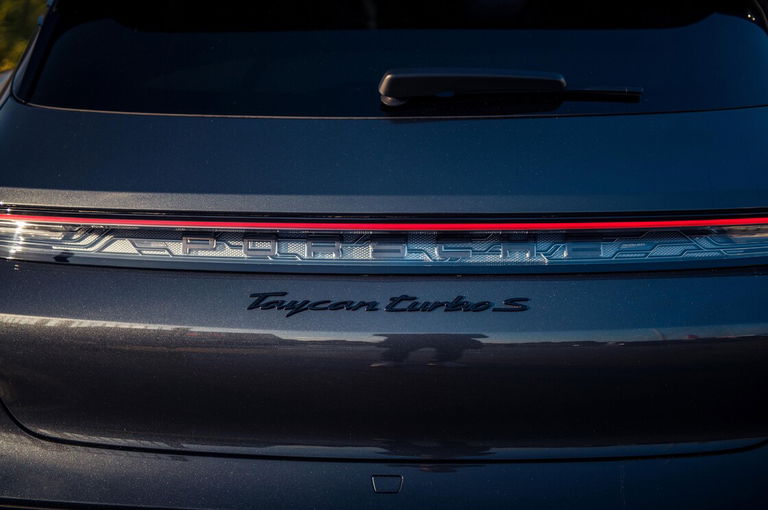 Porsche Taycan Turbo S Cross Turismo