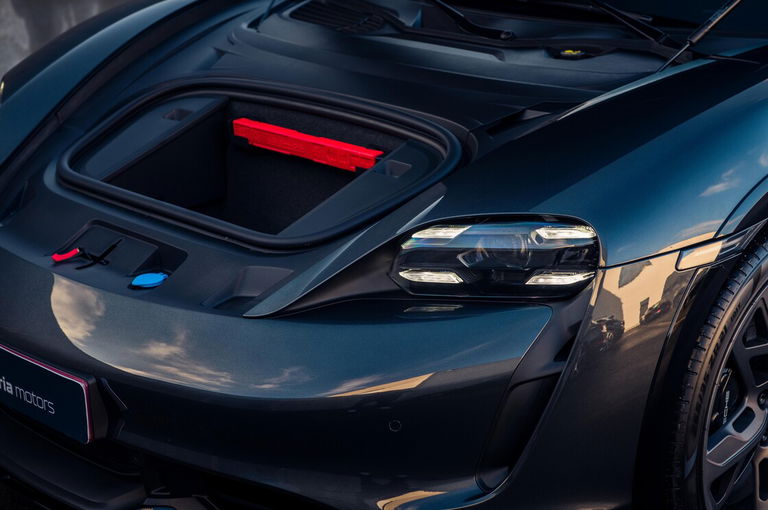 Porsche Taycan Turbo S Cross Turismo