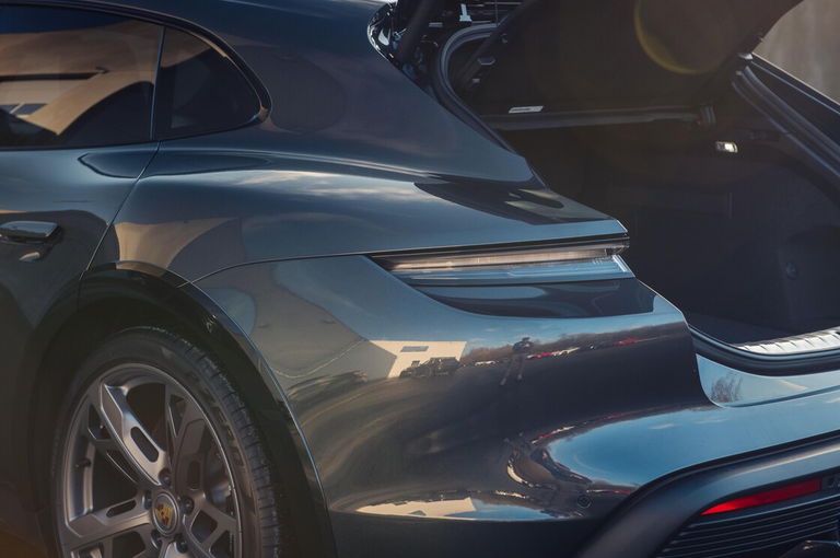 Porsche Taycan Turbo S Cross Turismo