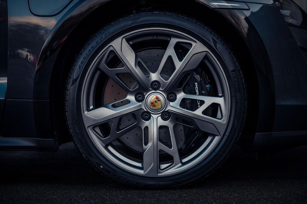 Porsche Taycan Turbo S Cross Turismo
