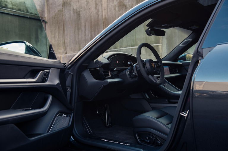 Porsche Taycan Turbo S Cross Turismo