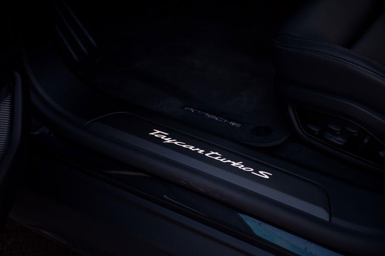 Porsche Taycan Turbo S Cross Turismo