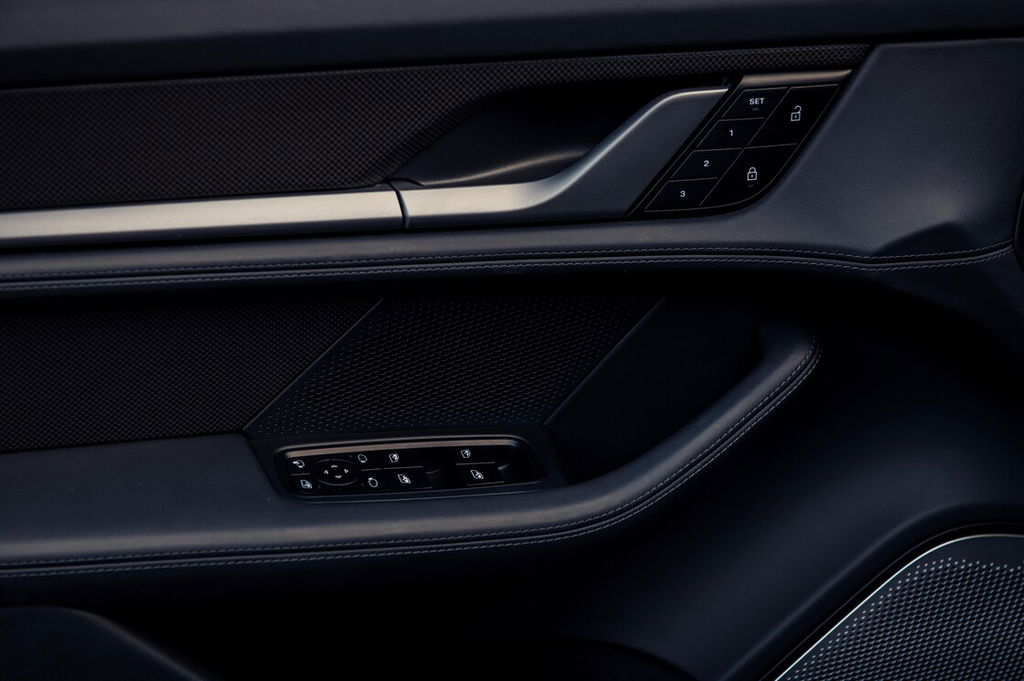 Porsche Taycan Turbo S Cross Turismo