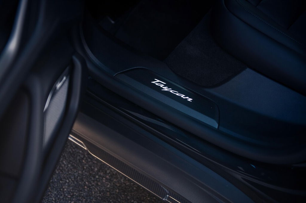 Porsche Taycan Turbo S Cross Turismo