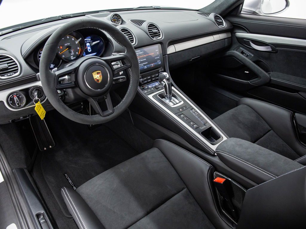 Porsche 718 Cayman GT4