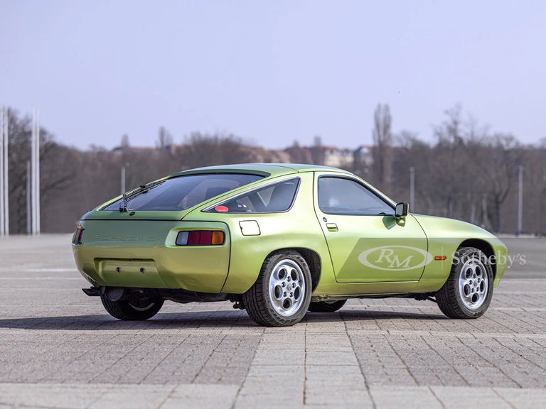 Porsche 928