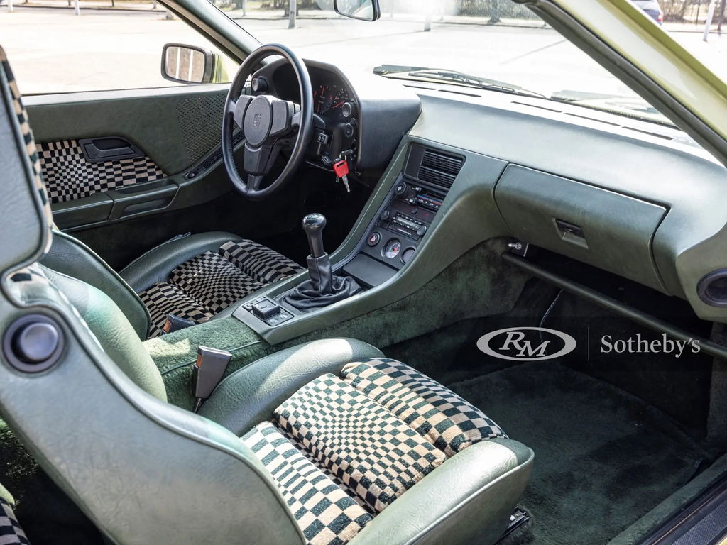 Porsche 928