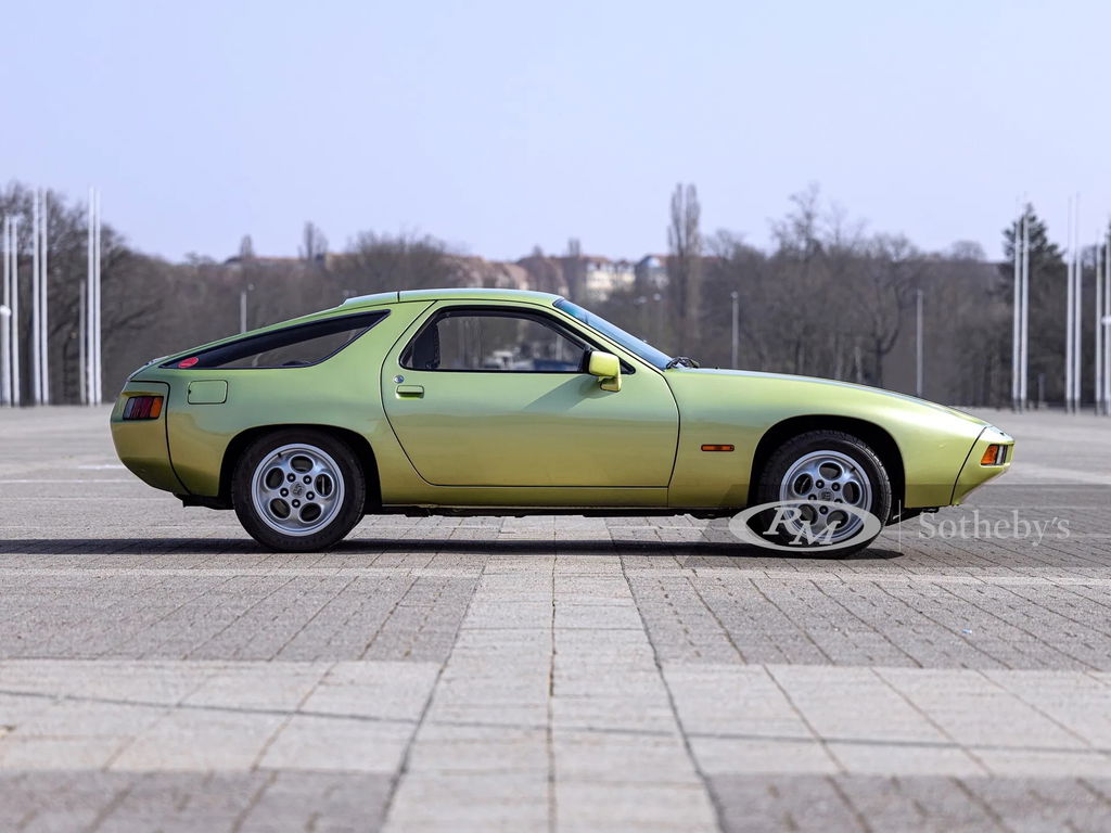 Porsche 928