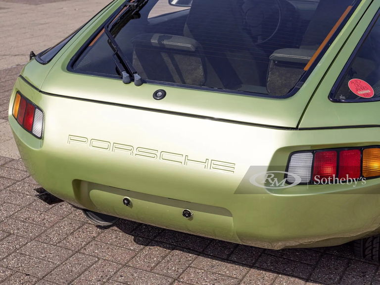Porsche 928