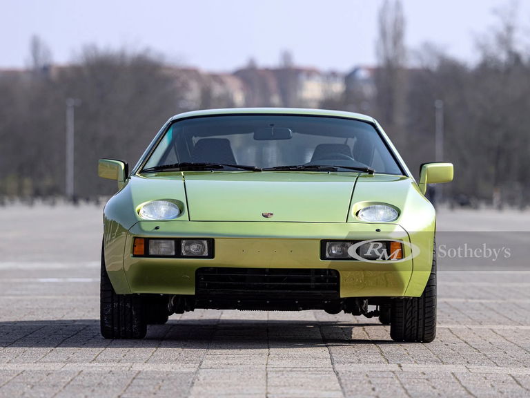 Porsche 928