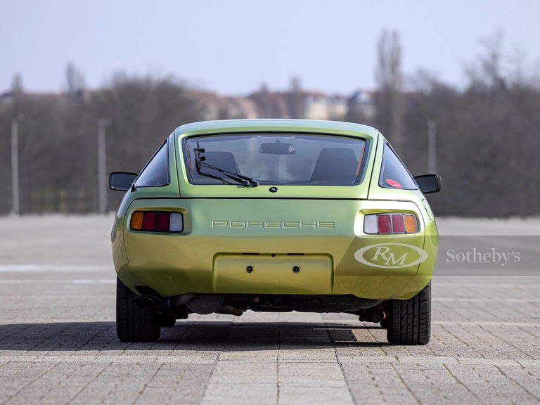 Porsche 928