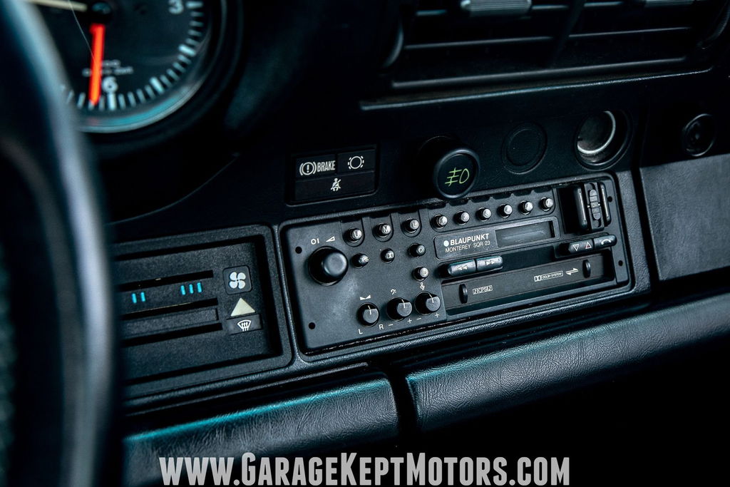 Porsche 911 Carrera 3.2 (US)