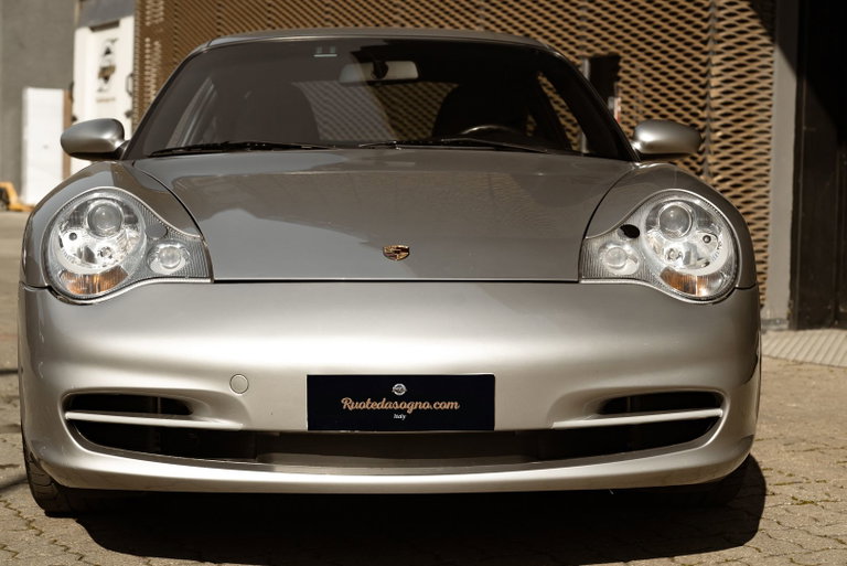 Porsche 996 Carrera 4
