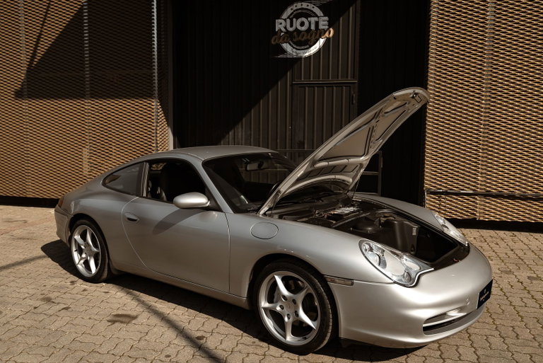 Porsche 996 Carrera 4