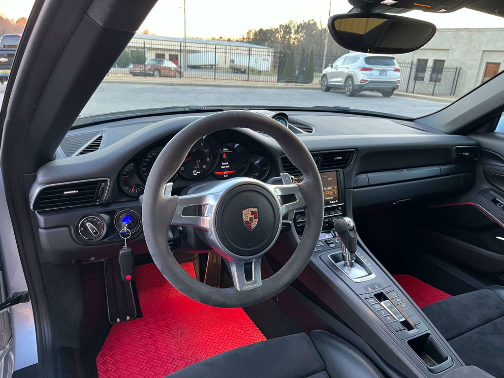 Porsche 991 Carrera GTS