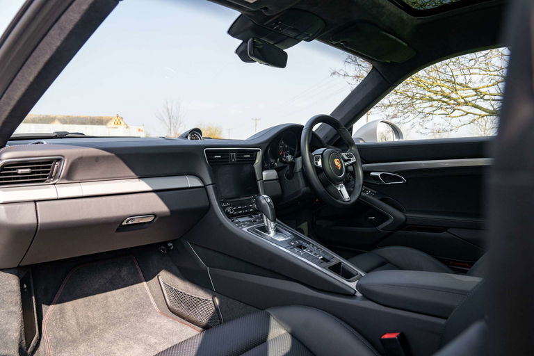 Porsche 991.2 Carrera GTS