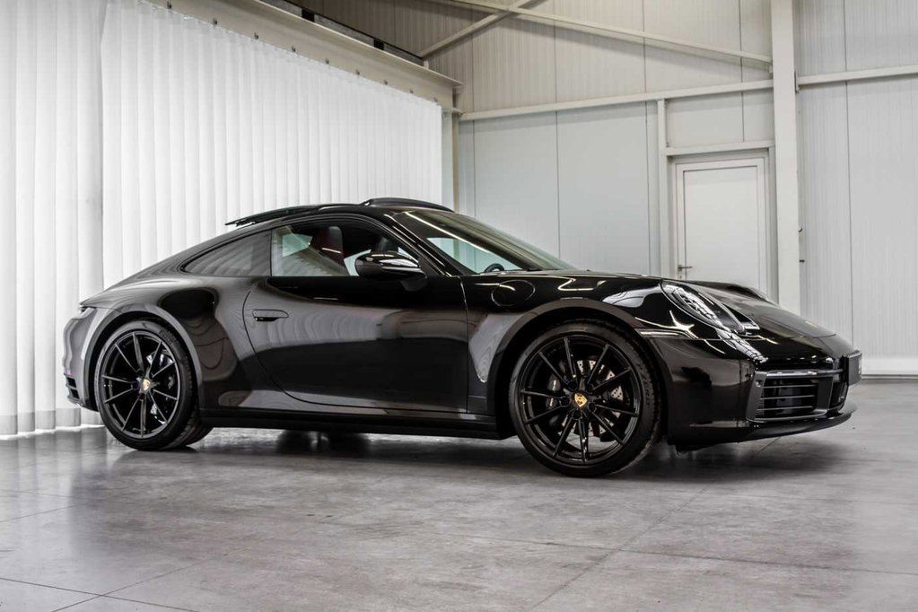 Porsche 992 Carrera
