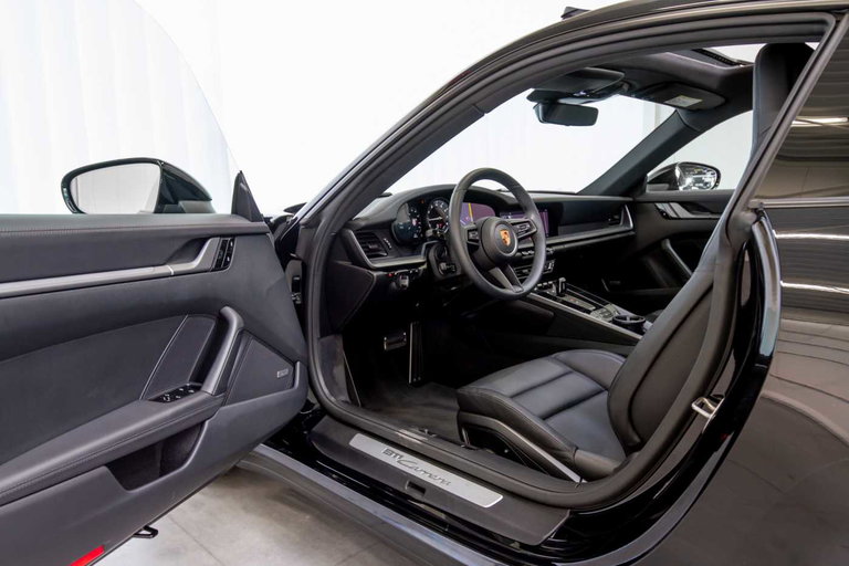 Porsche 992 Carrera