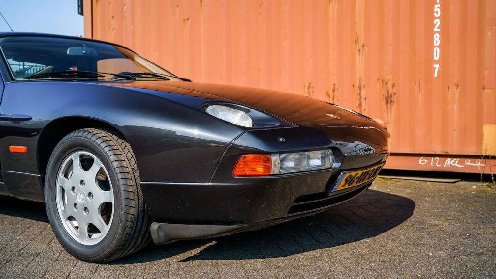 Porsche 928 S4
