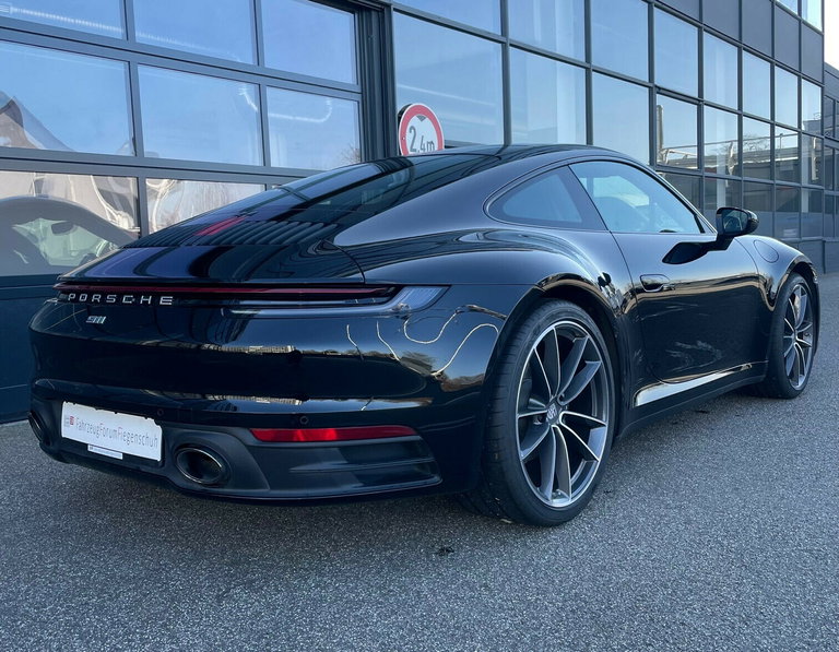 Porsche 992 Carrera
