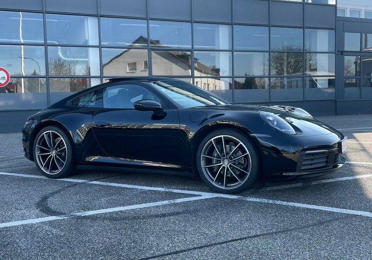 Porsche 992 Carrera