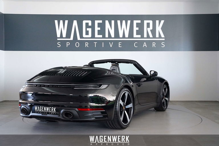 Porsche 992 Carrera 4