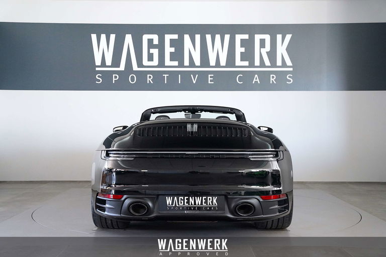 Porsche 992 Carrera 4