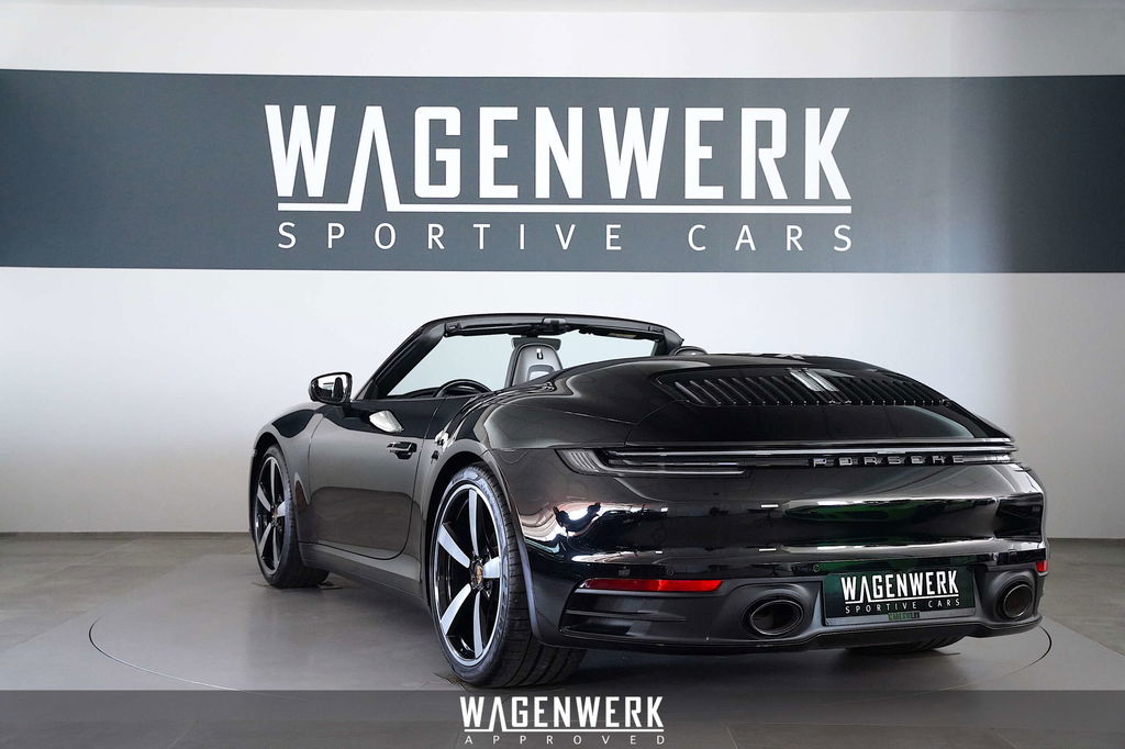 Porsche 992 Carrera 4