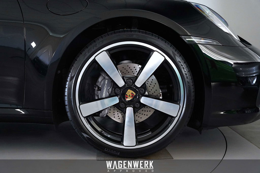 Porsche 992 Carrera 4