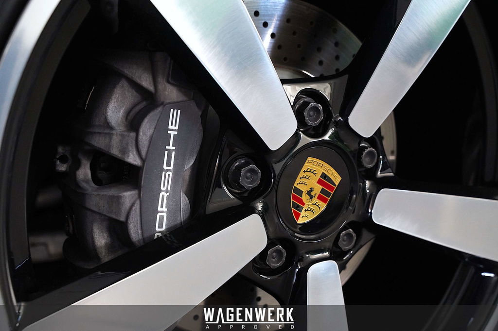 Porsche 992 Carrera 4