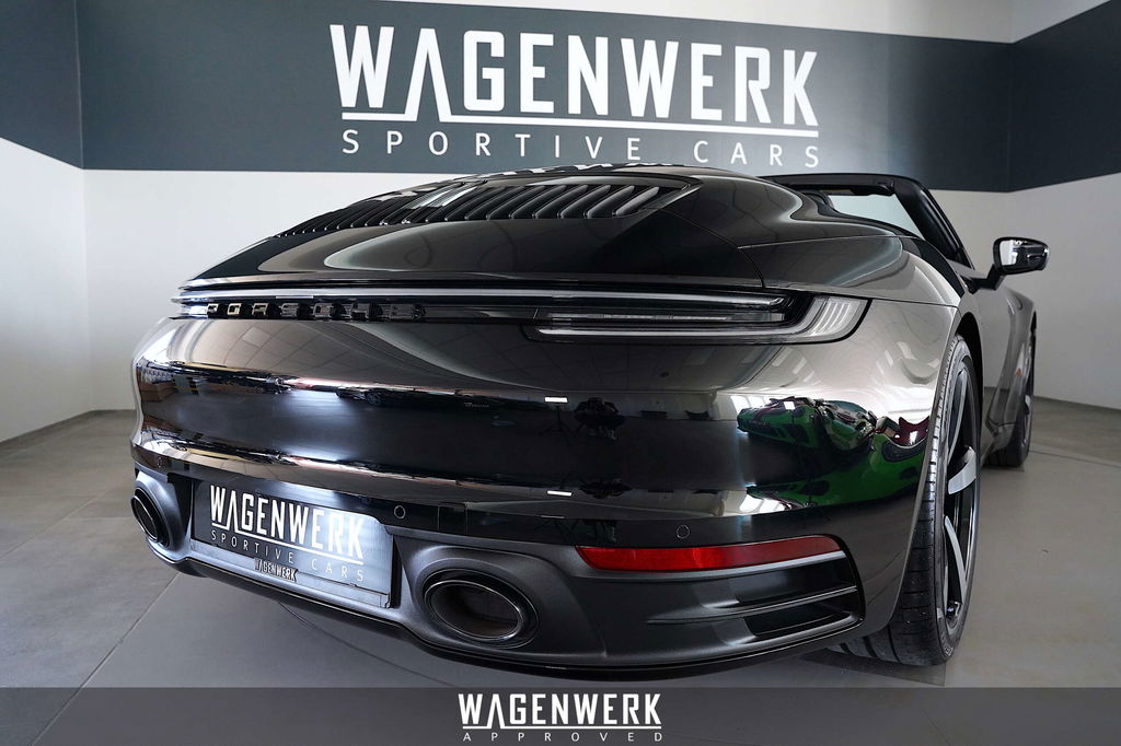 Porsche 992 Carrera 4