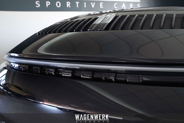 Porsche 992 Carrera 4