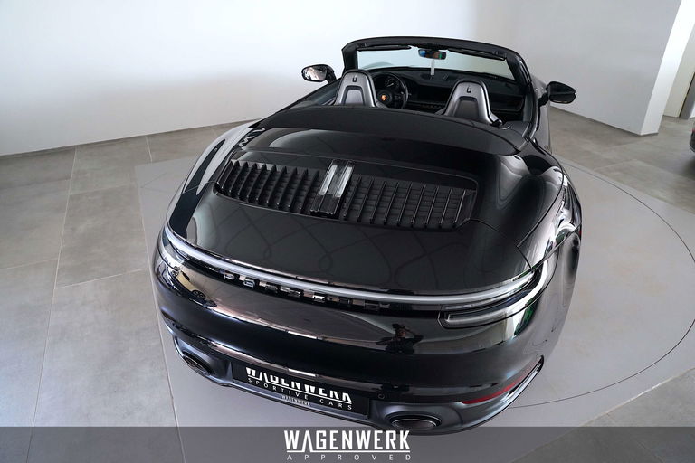 Porsche 992 Carrera 4