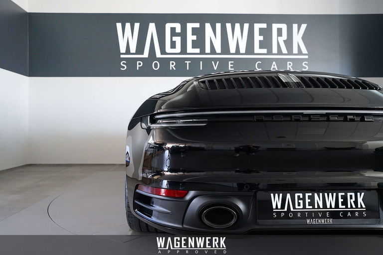 Porsche 992 Carrera 4