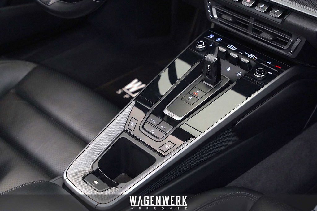 Porsche 992 Carrera 4