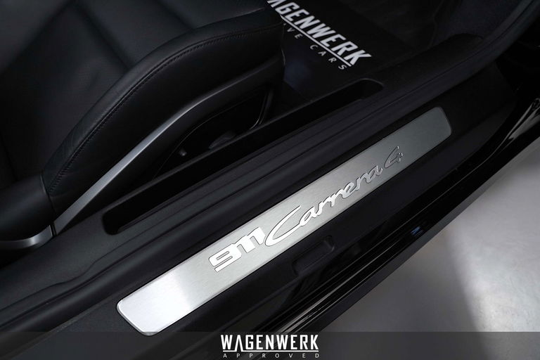 Porsche 992 Carrera 4