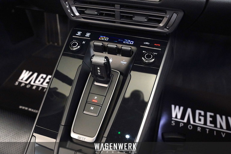 Porsche 992 Carrera 4