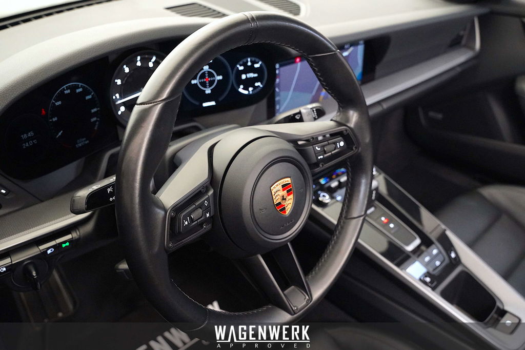 Porsche 992 Carrera 4