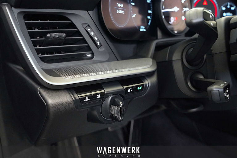 Porsche 992 Carrera 4