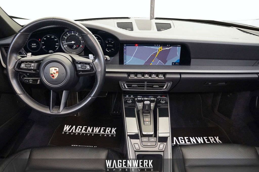 Porsche 992 Carrera 4