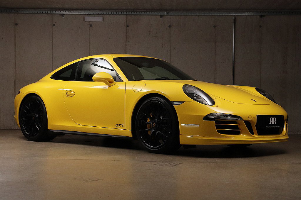 911 (992) C4S Coupé, racing yellow, 1:43 - Porsche Centre Downtown Toronto