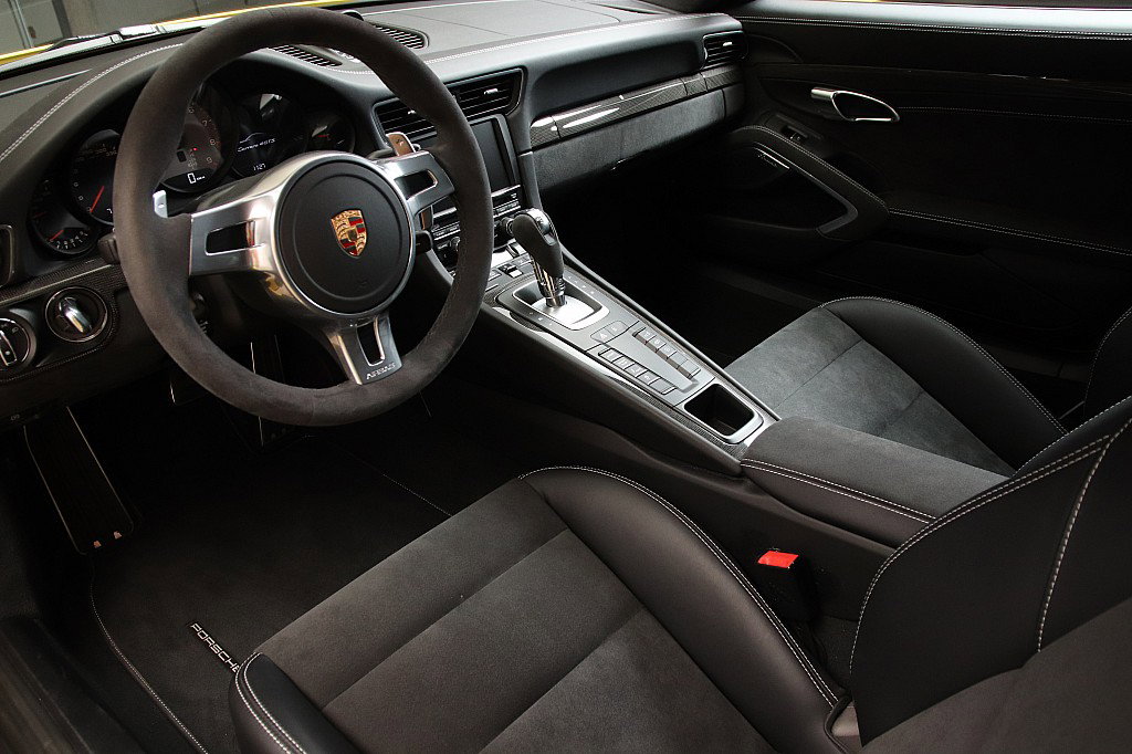 Porsche 991 Carrera 4 GTS