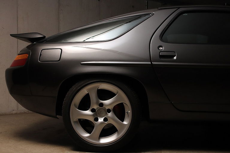 Porsche 928 S4