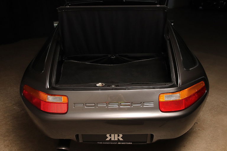 Porsche 928 S4