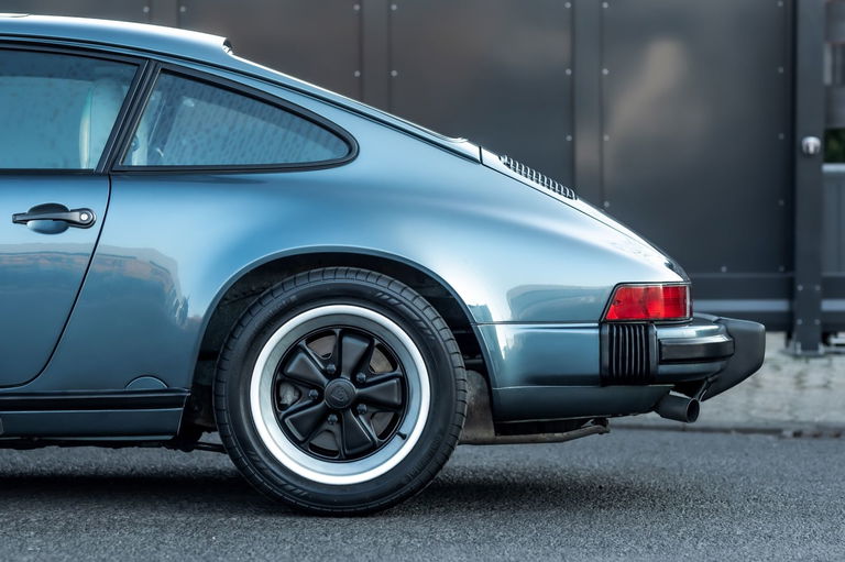 Porsche 911 Carrera 3.2 (US)