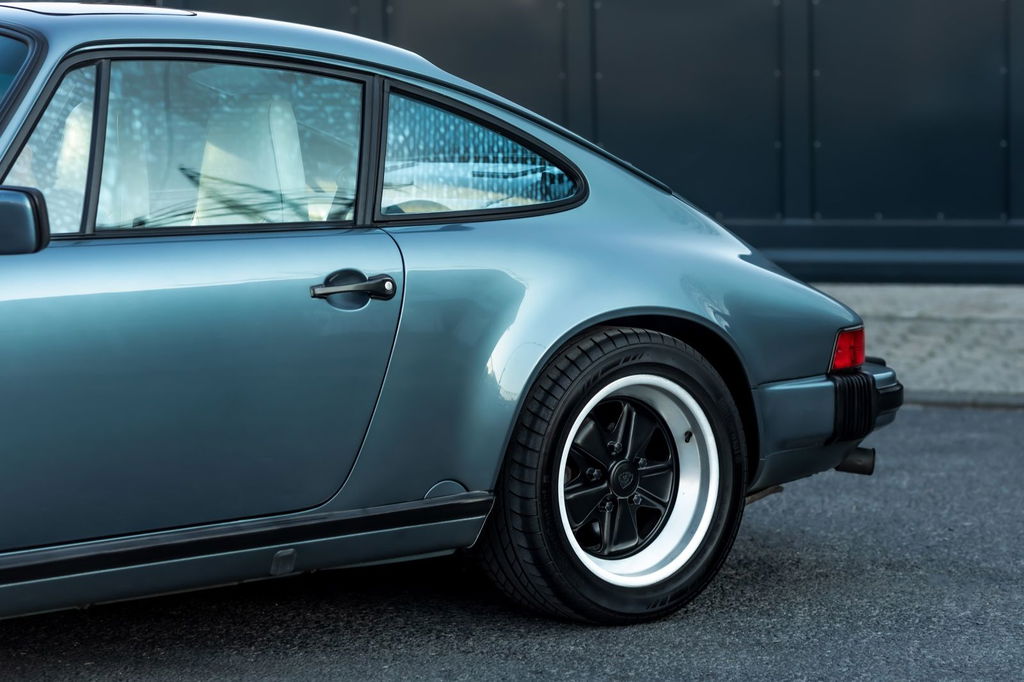 Porsche 911 Carrera 3.2 (US)