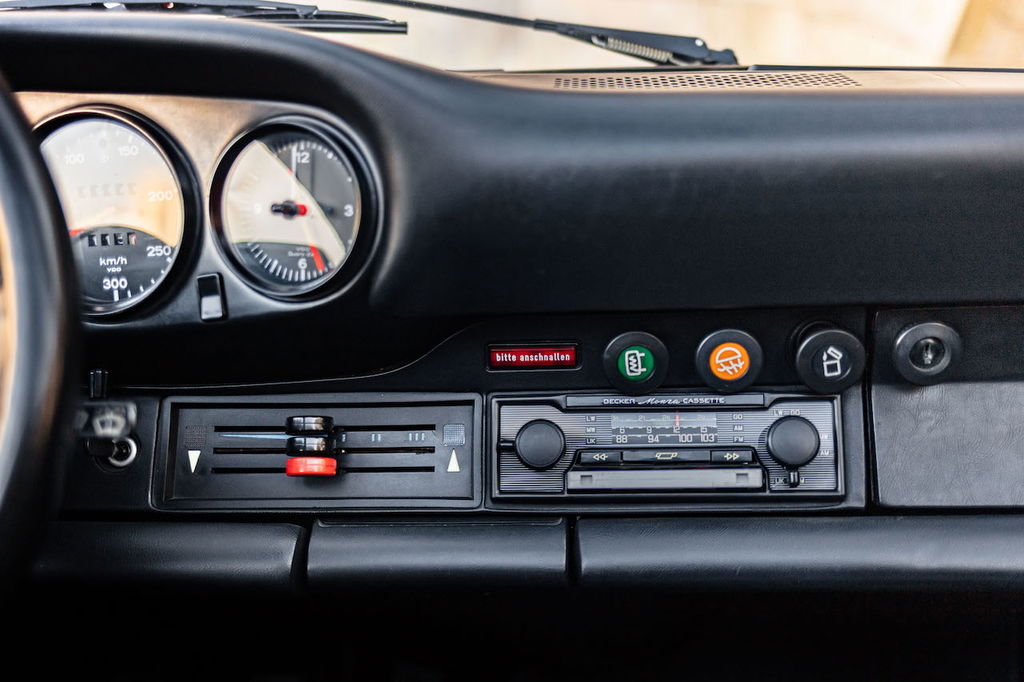 Porsche 911 Carrera 2.7