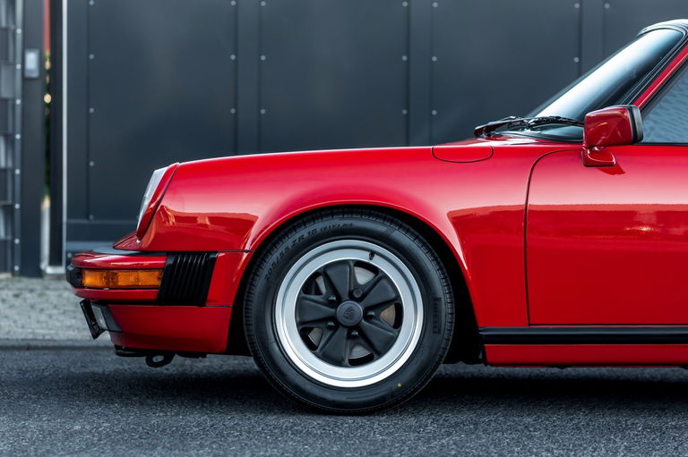 Porsche 911 Carrera 3.2 (US)