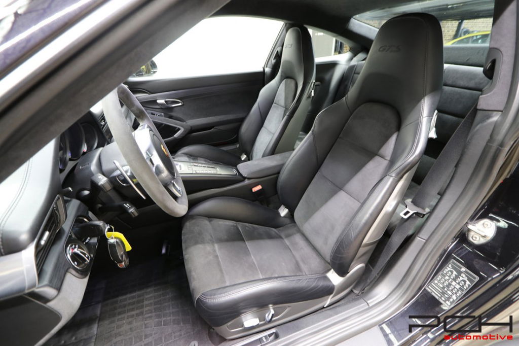 Porsche 991 Carrera 4 GTS